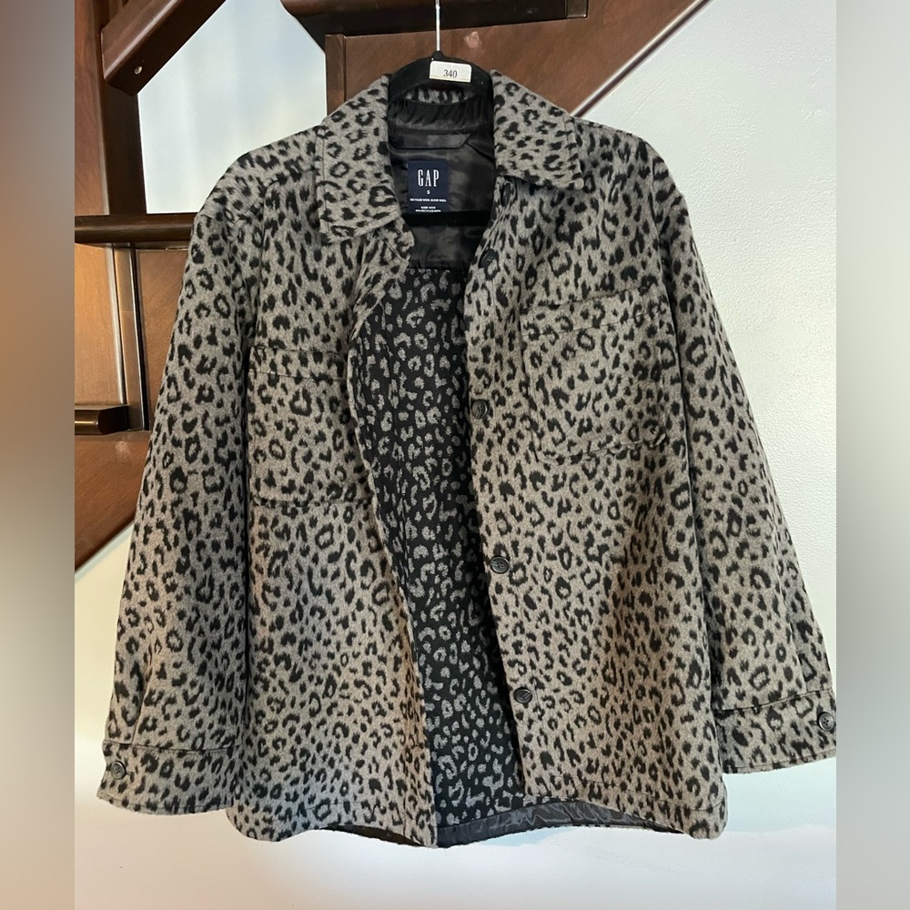 Leopard Shacket by GAP size small nwot
